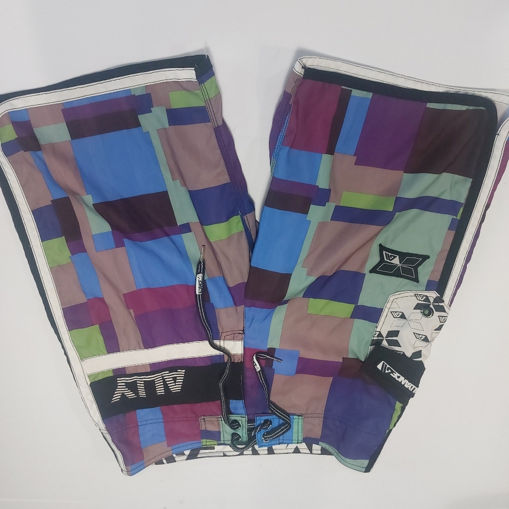Multicolor Geometric Men's Swim Shorts Size 32 - Picture 4 of 10